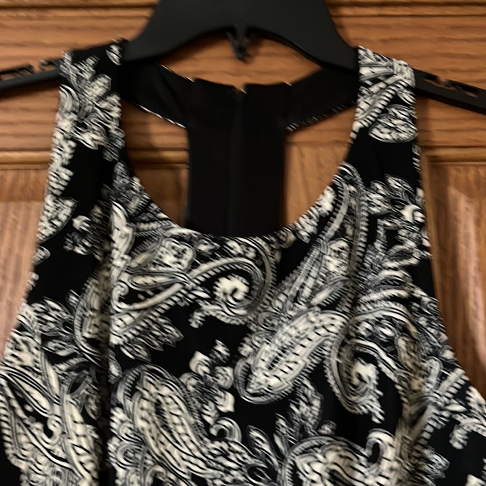 Beautiful, black and cream dress with leather, like detail on the back - Picture 2 of 7